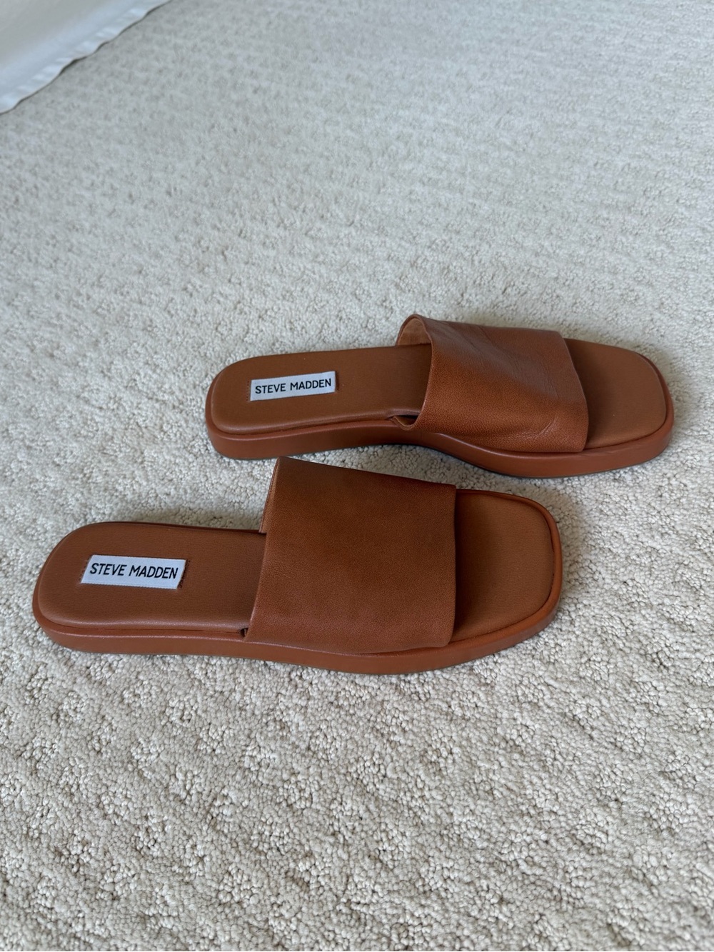 Steve Madden Cognac Wide-Band Slide Sandals, size 8 - Picture 5 of 7